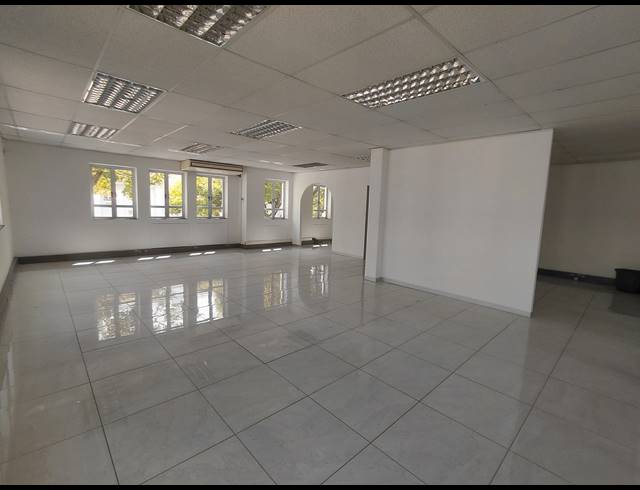 142M² OFFICE TO LET IN BRYANSTON
